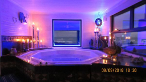 24 Houtbosch bay honeymoon suite with jacuzzi